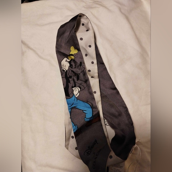 HTF Coach Disney Daisy Duck and Goofy handbag twillys or scarfs RARE - Picture 4 of 5